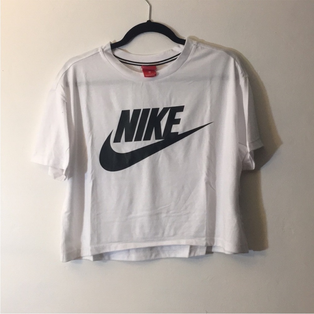 NWOT olive green black and white Nike cropped tees - Picture 7 of 8